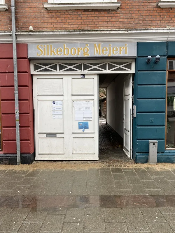 Porten ved Nygade 39B på gågaden i Silkeborg.